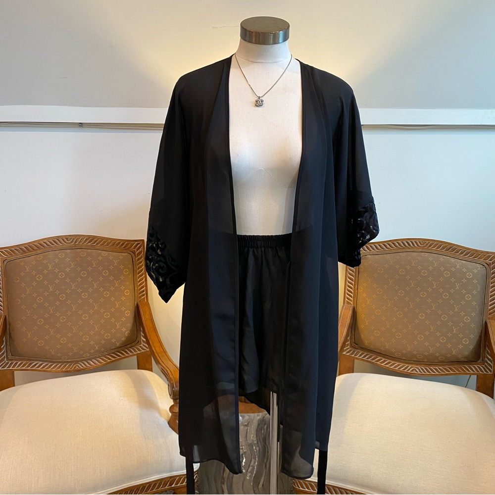 Natori Vintage 90s Black Robe and Shorts Set